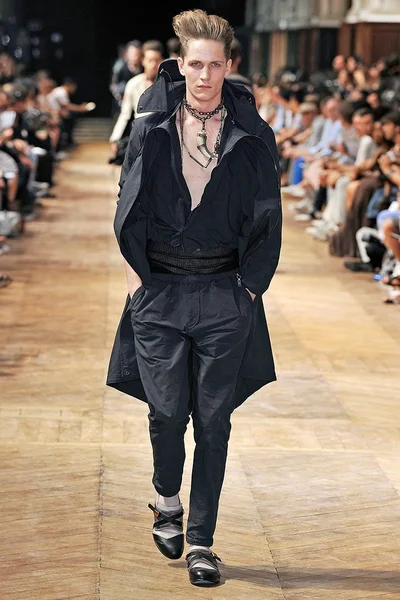 Look 16